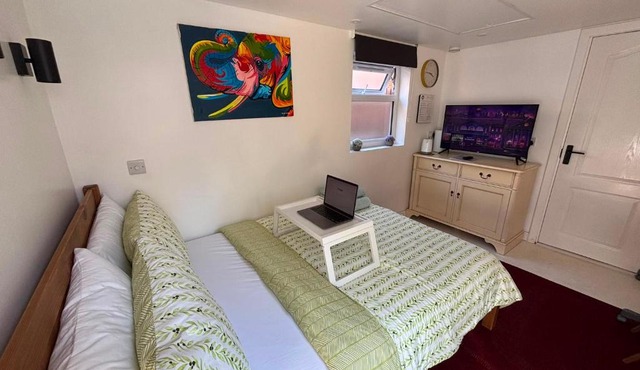 Private Guest Suite in Bletchley, Milton Keynes