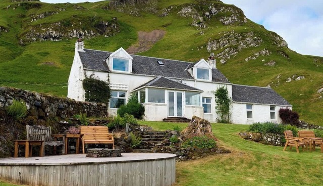 Private Loch-side escape in the Scottish highlands