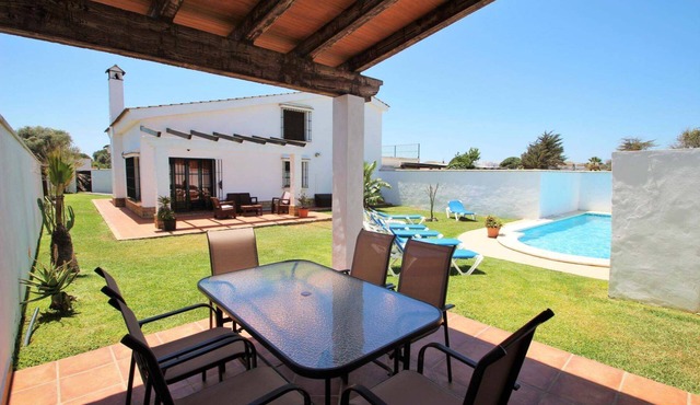 Private pool, beautiful landscaped garden, covered barbecue terrace, 2 bathrooms - Casa Arenas -