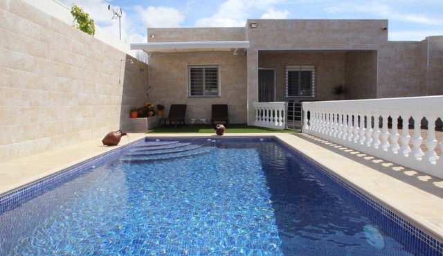 Private pool, perfect for a quiet vacation, close to town and beach - Casa Cantaros -