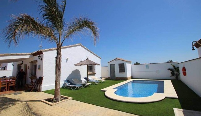 Private pool, covered furnished terrace, beautiful beaches within 5 minutes by car, air conditioning - Casa Pablo -
