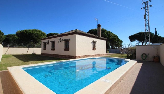 Private pool, quiet and family-friendly location, large garden, free parking, free WiFi - Casa Beni -