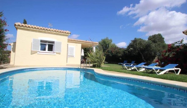 Private pool, beautiful garden, 3 bathrooms, gas central heating for winter - Casa Olivos -