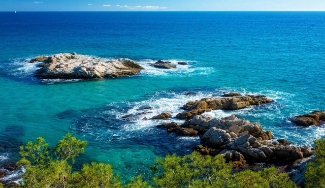 Private pool with access to BCN and Costa Brava!