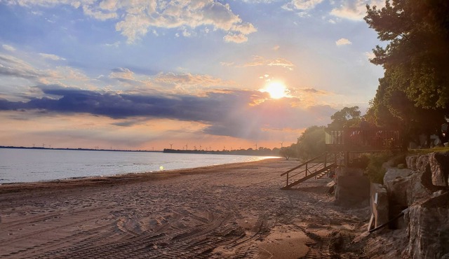 Private sand beach. Lakefront house LongBeachCottages.com – The House #4