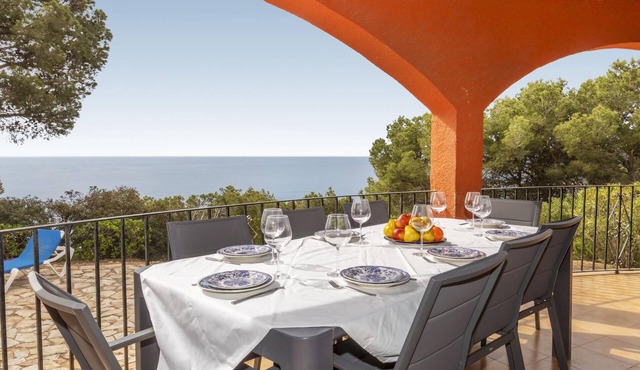 Private villa in quiet surroundings for family holidays