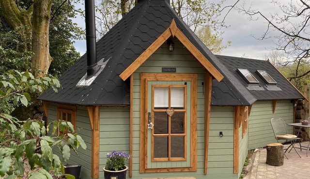 Punch Tree Cabins, Outdoor Bath & Wood Burner