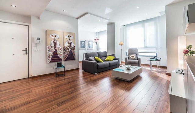 Quiet apartment close to the Town Hall sq