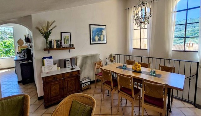 Quiet comfortable spacious in historical walls, view on the valley and the see