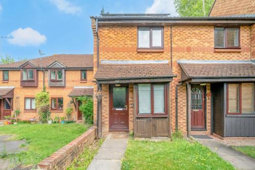 Quiet St. Albans Cottage with Free Parking - Pass the Keys