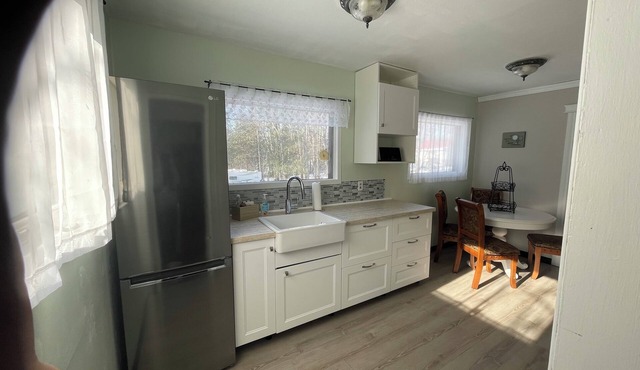 Quiet tranquil getaway to heighten your senses in Richards Landing.Pet Friendly!
