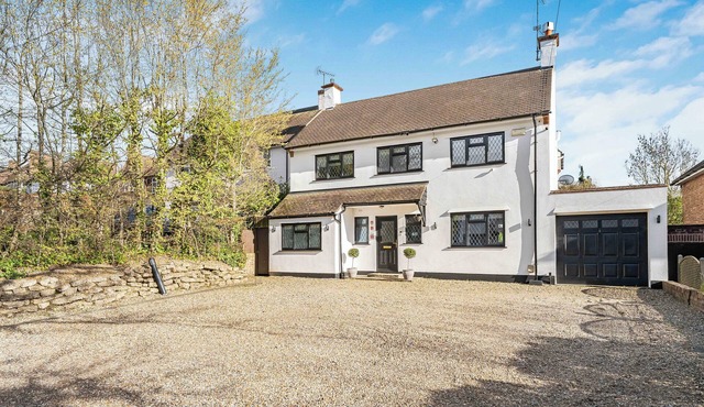 Radlett central Luxury Stay, Garden & near train -Direct London Access 26 min