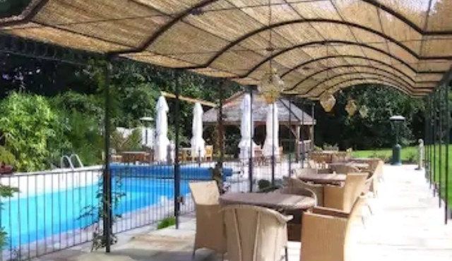 Ravenwood Hall Hotel