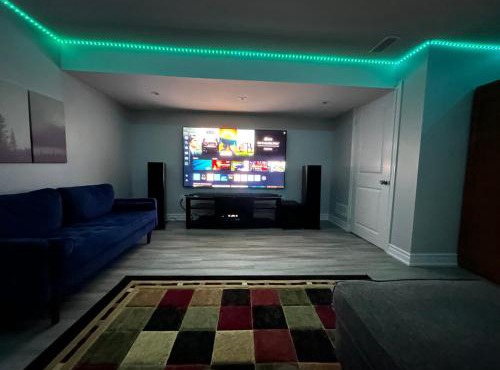 Ravine Retreat - 3RM Suite, 2BD, 1 WR, Pool, Sauna