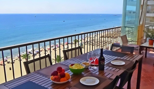 Ref: 268 Stunning apartment on the beach front in Fuengirola with pool and parking