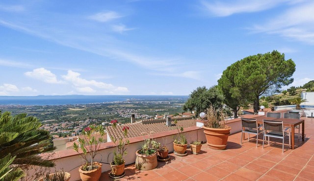 Ref. Cad21 - VILLA WITH POOL AND SEA VIEWS