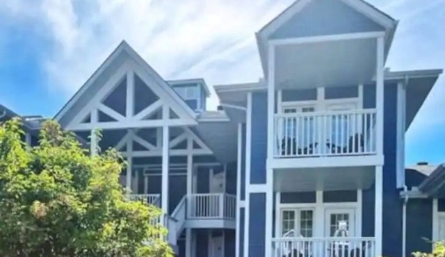 Relax or Explore! Northern Escape Cottage Condo - Country Club!