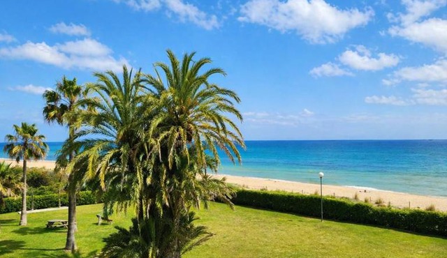 Relaxing Seafront Apartment Gavà 20 Min from BCN