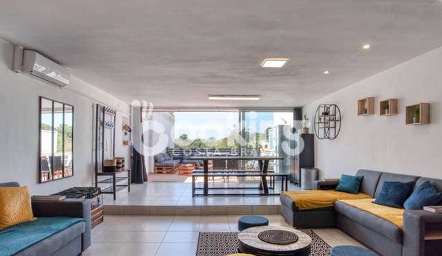 RENOVATED APARTMENT WITH LARGE TERRACE FOR 4 PEOPLE