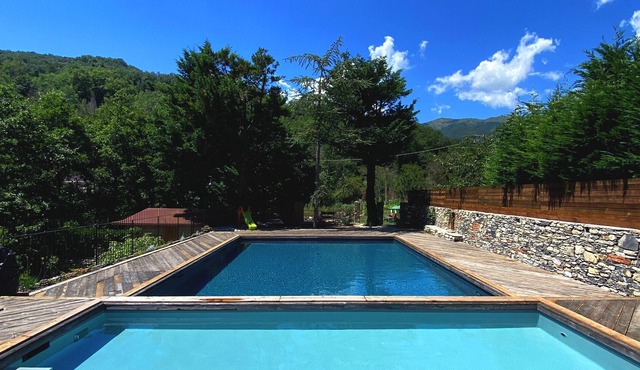Resort San Giacinto ancient country house surrounded by greenery.