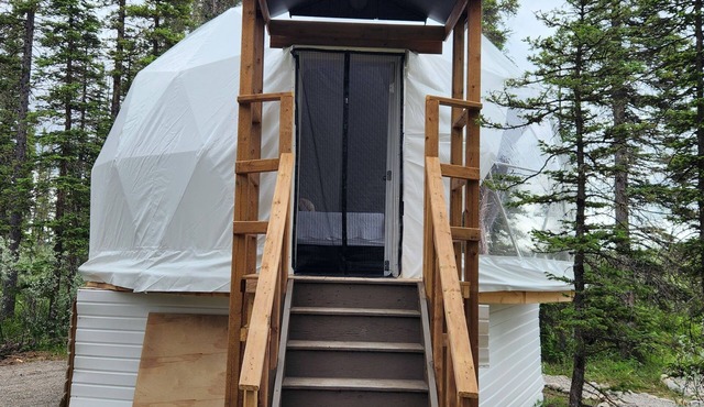 Riverfront Dome Retreat | Private Bath + Views