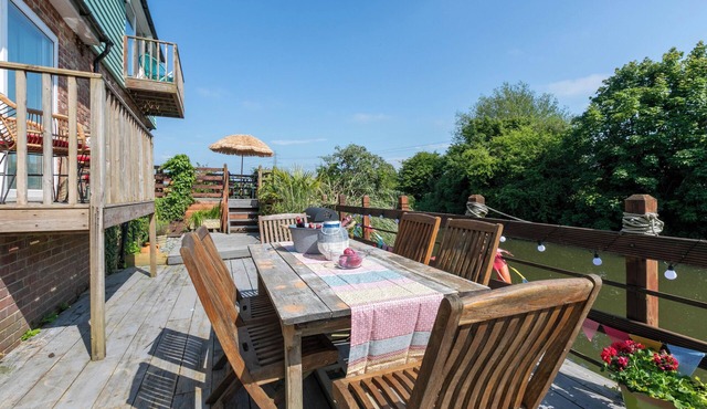 Riverside escape Iden Rye