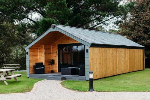 Riverside Retreats - Bon Bon Parking & Sleeps 4