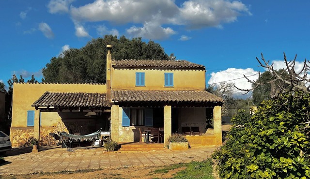 Romantic house in the Majorcan countryside