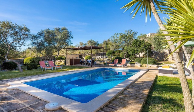 Romantic Natural Stone Finca with Pool, Garden, Rooftop Terrace and Wi-Fi