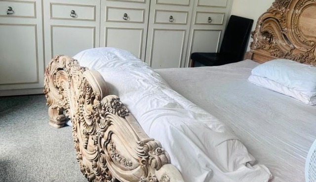 Room 5, 34 Morris road