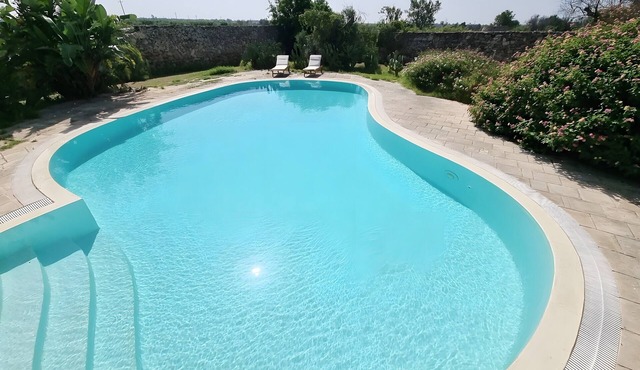 Room 'Villa Sterlizia - Lantana' with Shared Pool, Wi-Fi and Air Conditioning