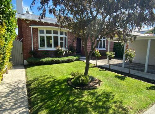 Rose Cottage - Espresso & Charm - 2 Bedroom Home