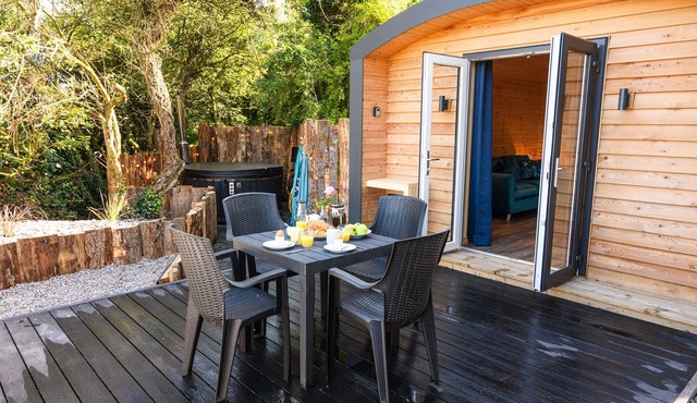 Rowan - a pod that sleeps 4 guests in 2 bedrooms
