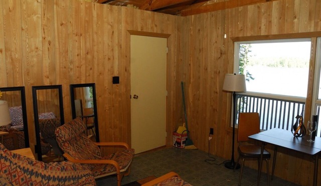 Rustic Beach Cabin on Rainy Lake, Fort Frances Ontario