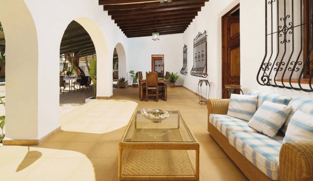 RUSTIC MEDITERRANEAN STYLE 6 / 8P. RECENTLY REFURBISHED WITH PRIVATE POOL