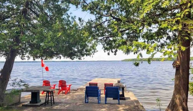 Rustic Pines Waterfront Cottage *CLEAR WATER*