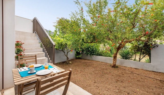 SA LLIMONERA - Charming town house with patio and garden Free WiFi