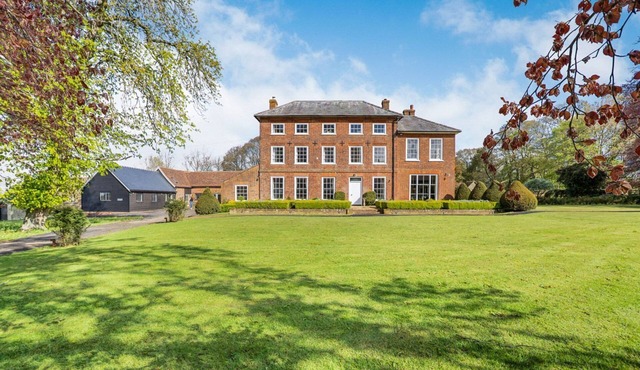 Sandon Manor - Seven Bedroom Villa, Sleeps 16