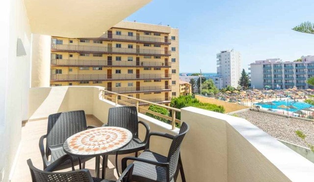 Santa Marta next to all services and the beach