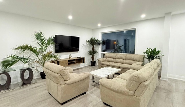 Scarborough Private Home - 3BR 2BA - 5 min to 401H