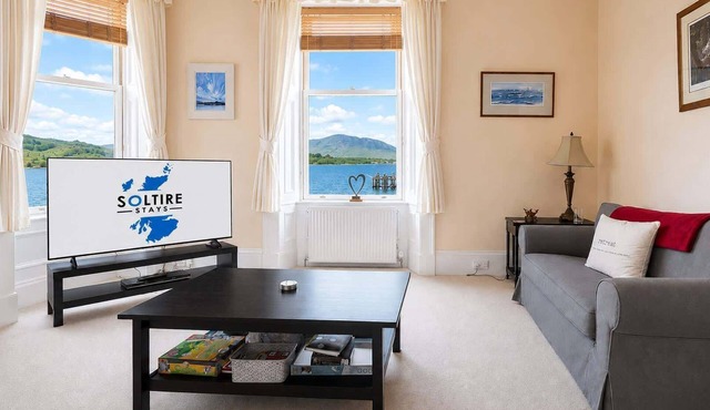Scenic Waterfront Apartment with Stunning Loch Views