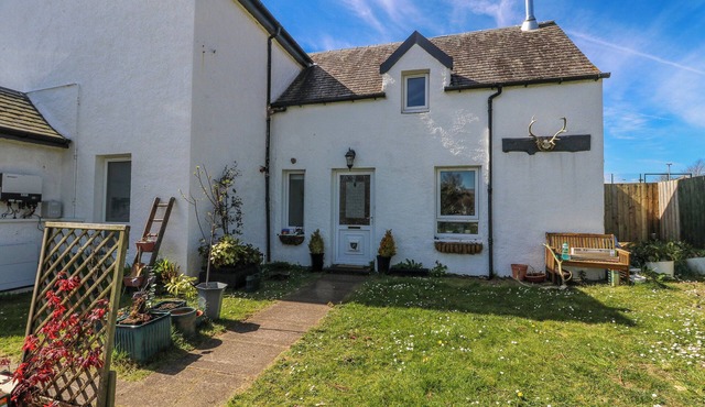 SCHOOLHOUSE, pet friendly, character holiday cottage in Lochaline