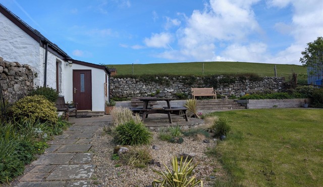 Scoor House - Garden Cottage. Beautiful rural view. 3 bedroom cottage