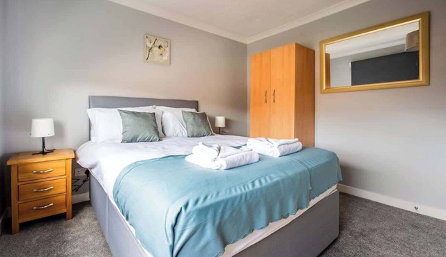 Scotia House -3 Bed in Larkhall. Close to Motorway