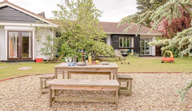 Sea Poppies - sleeps 8 guests in 4 bedrooms