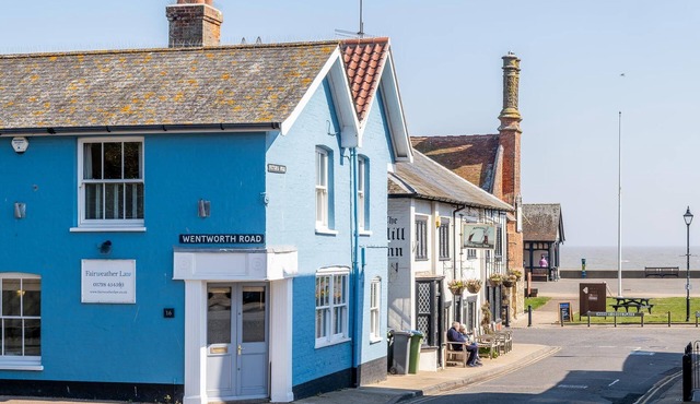 Seagulls - Sea view house in Aldeburgh sleeps 7 guests in 4 bedrooms
