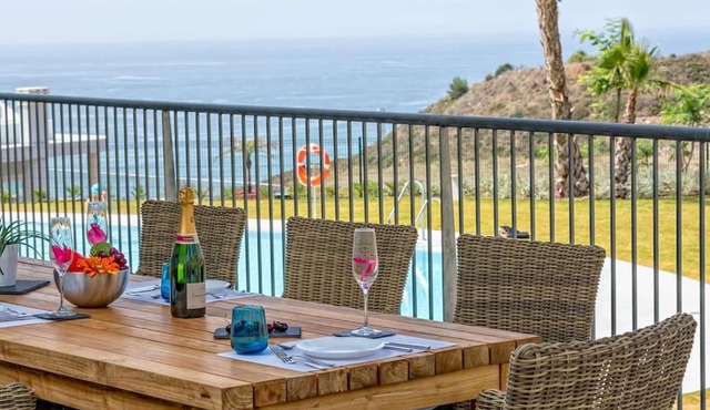 Seaview Luxury 2 Bedrooms Apt in Reserva del Higueron