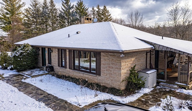 Secluded Farmhouse Getaway in Beautiful Conservation Area