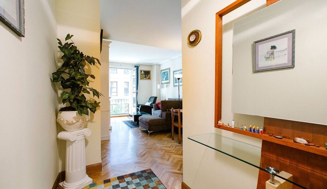 Select, Downtown, next to Avda., 5 min. walk to beaches and Old Town