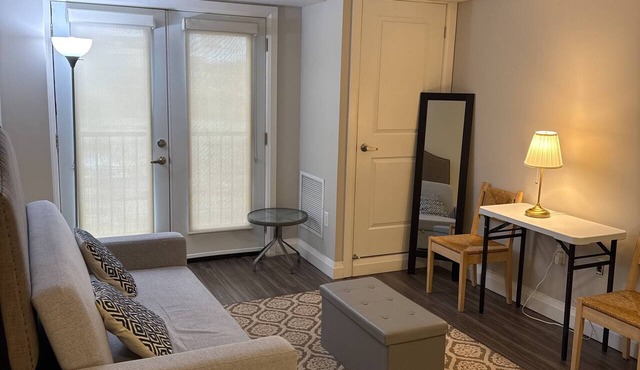Serene 1-bedroom apartment with AC in charming Milton